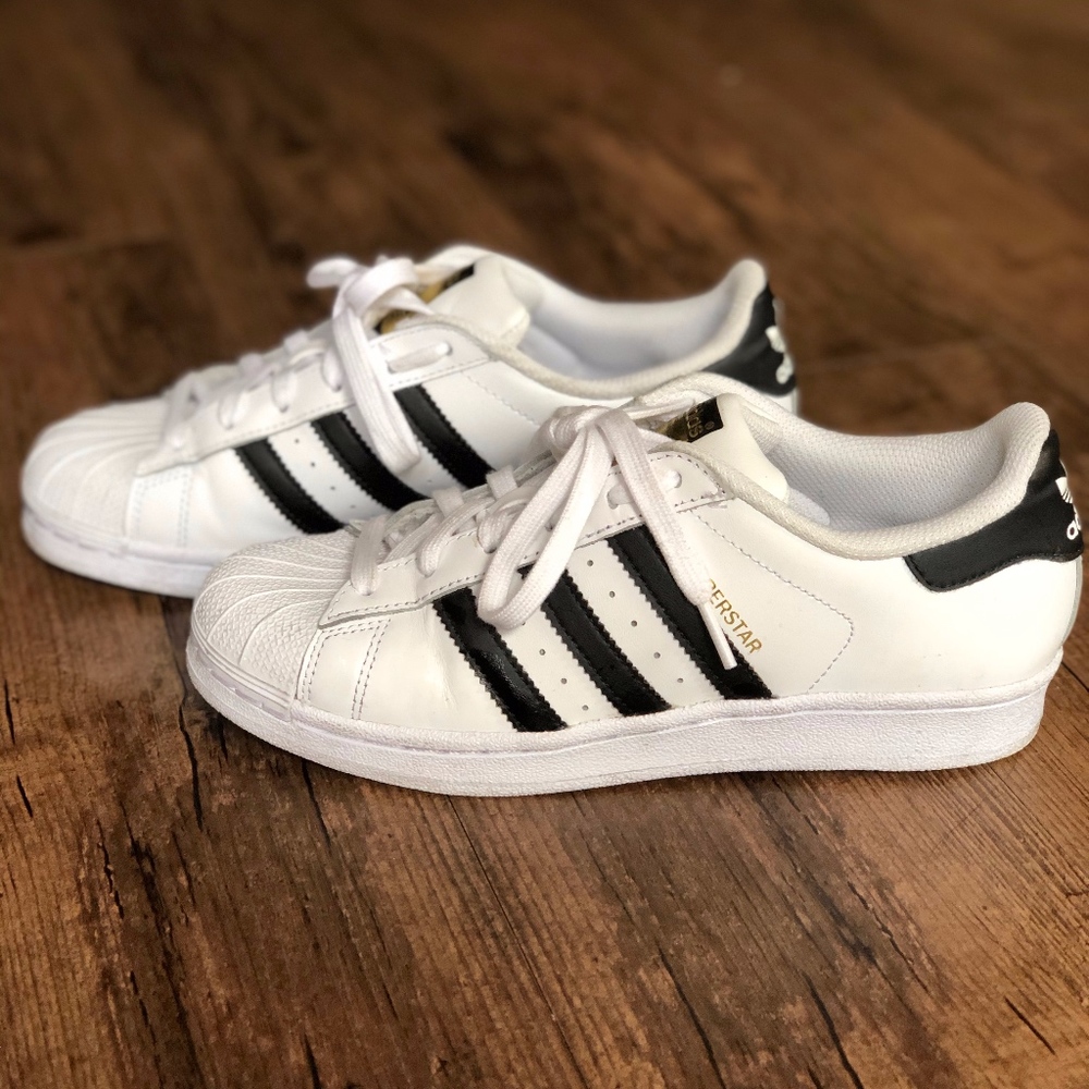 Adidas Superstar Sz 5 (youth), fits a 7 (women)